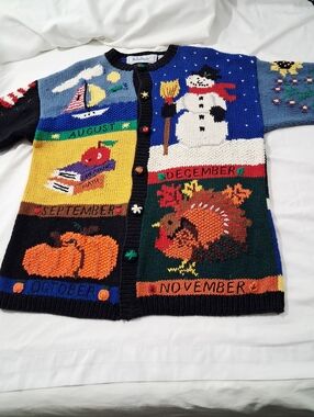 Belle Pointe Rare Vintage 90'sSeasonal Months Knit Cardigan Stitched Embrodered.